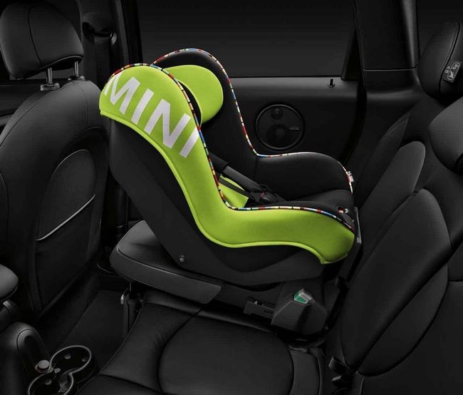 Изображение Детское автомобильное кресло BMW Junior Seat 1 Vivid Green № 82222348237 Детское автомобильное кресло BMW Junior Seat 1 Vivid Green № 82222348237